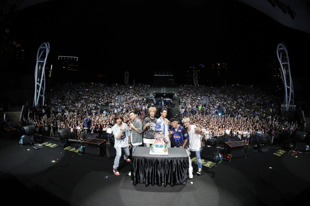 八三夭和粉絲一起慶祝生日快樂