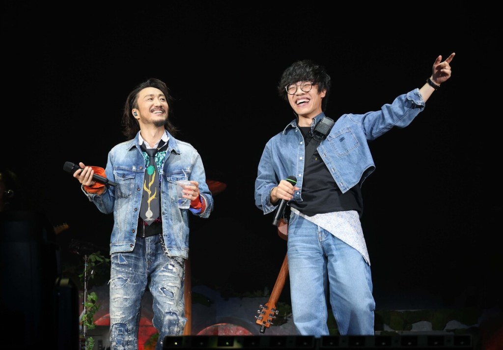 【NEWS】鄭中基首登高雄巨蛋開唱 不僅調整演出歌單 且精心準備全新造型 更邀請神秘嘉賓盧廣仲驚喜現身合唱〈左右為難〉