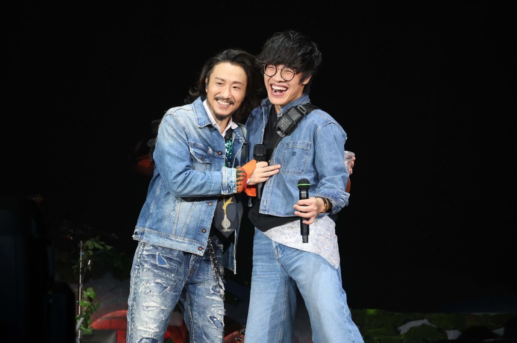 鄭中基巡演高雄安可場邀盧廣仲擔任嘉賓 (照片提供:寬宏藝術)