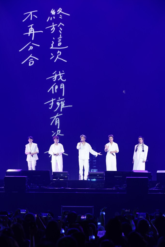 冠軍新曲〈分合〉全場大合唱