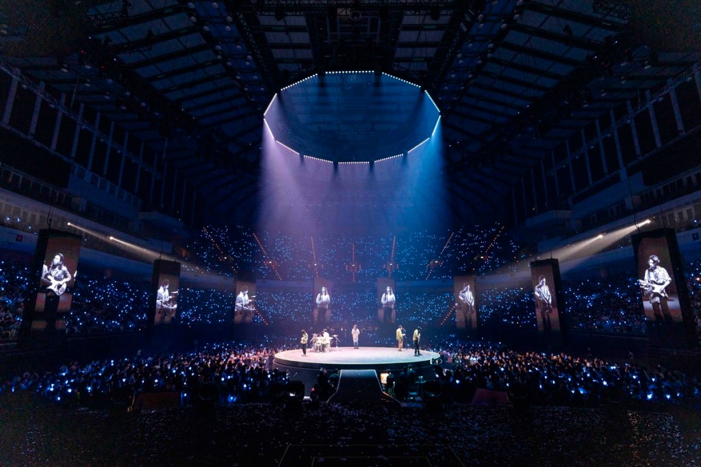 重金打造舞台大馬戲視聽劇享,「360度十色五光麋幻巨幕陣」震撼全場。(相信音樂提供)