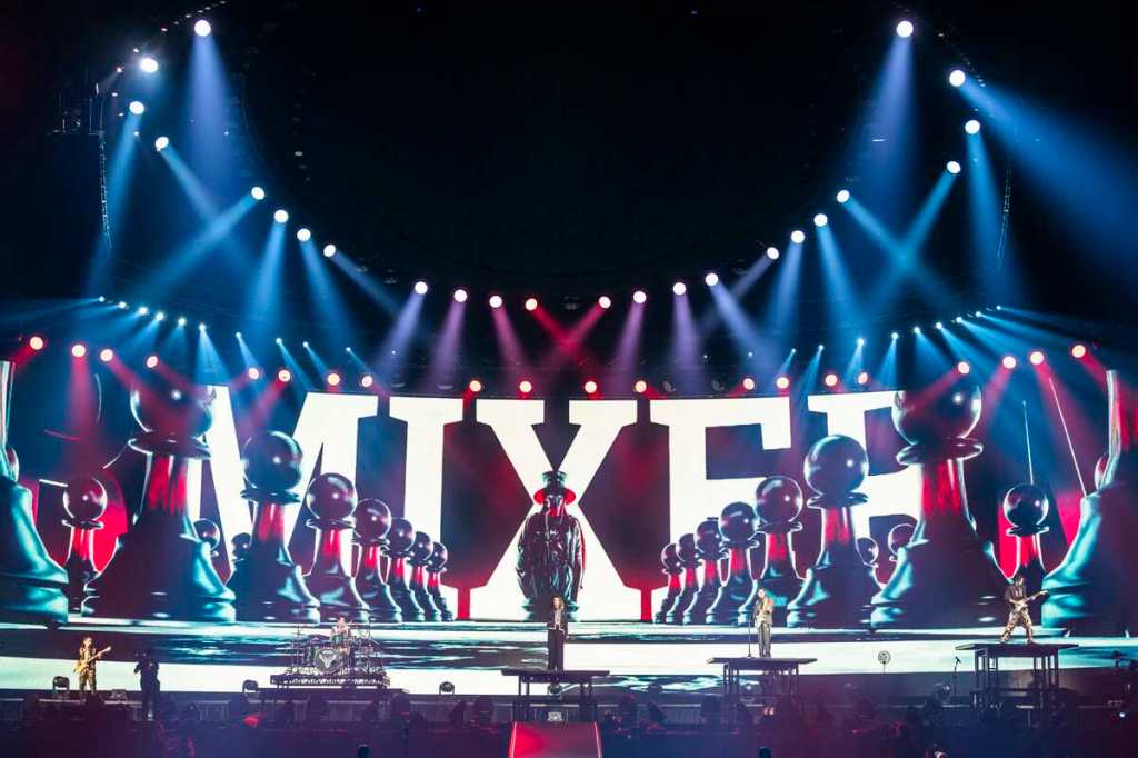 麋先生華麗視覺饗宴氣勢開場(相信音樂提供)