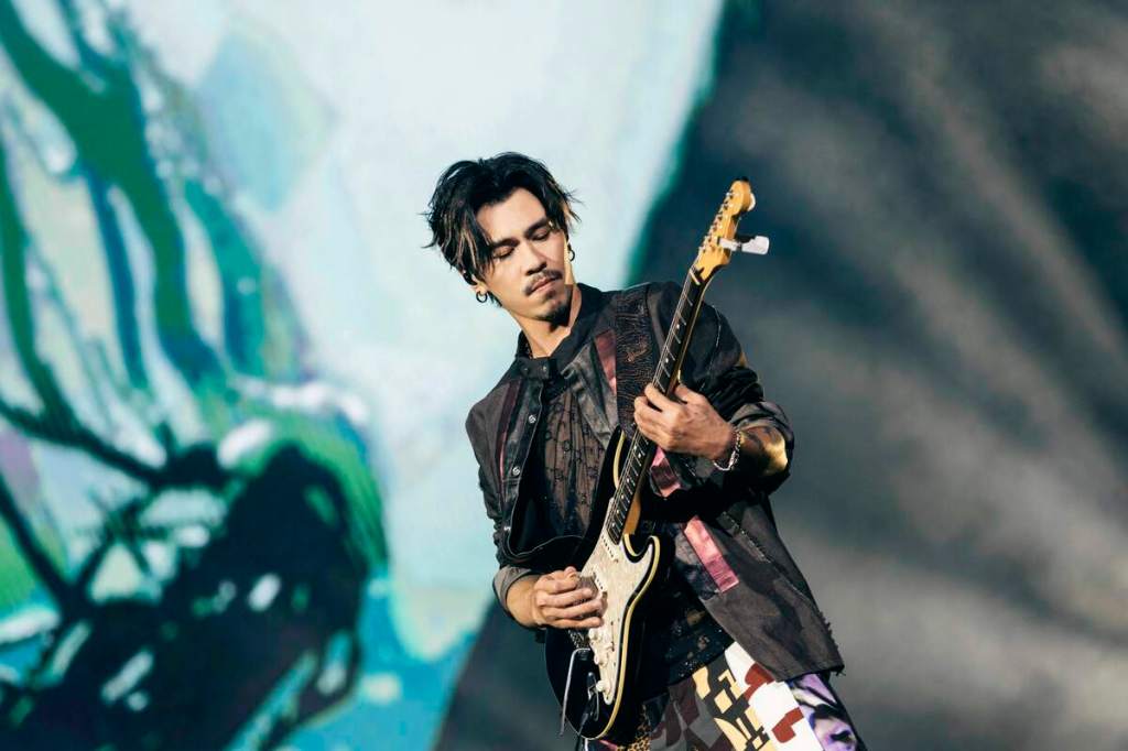 吉他手小B(相信音樂提供)