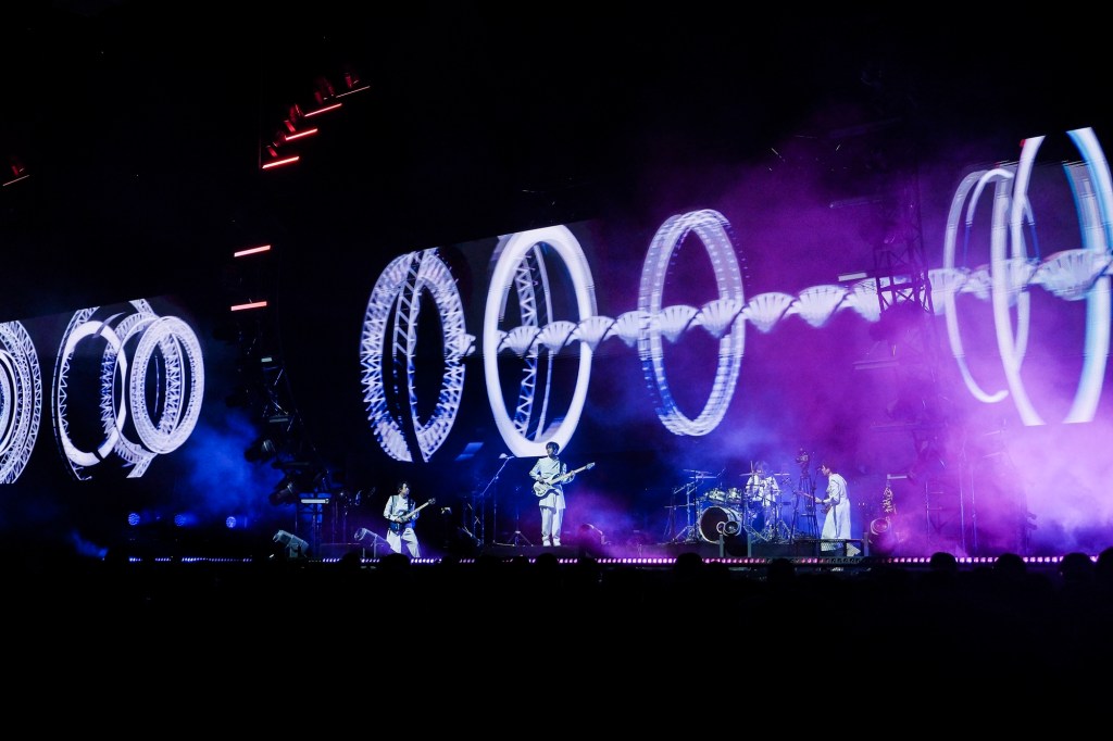 康士坦的變化球慶祝「眠月線」演唱會一周年前進高雄流行音樂中心開唱