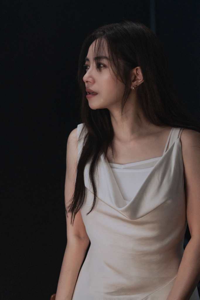 徐懷鈺在MV中展現「3秒落淚」的精湛演技。(圖/滾石唱片提供)