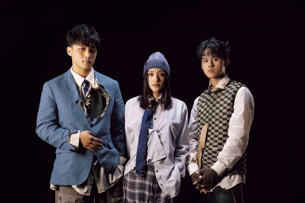 成員裴拓(右)自爆錄製新歌時不小心放屁 意外透露專輯隱藏「小彩蛋」