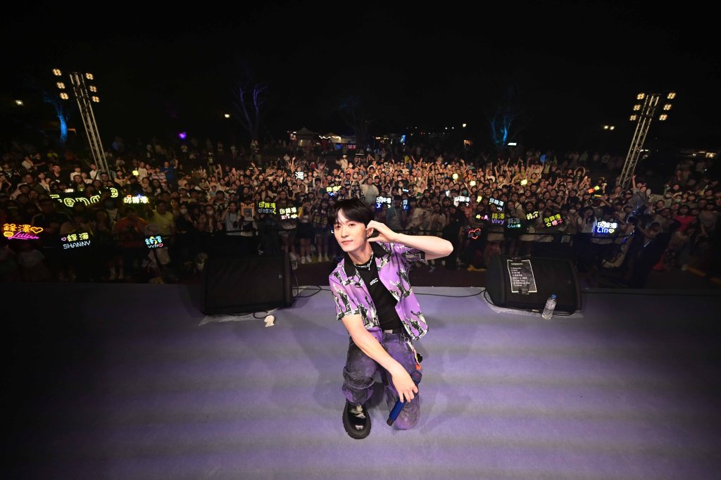 秋遊星夜季萬聖搗蛋之夜-壓軸歌手邱鋒澤演出