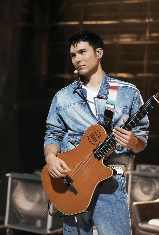 鳳小岳「披荊斬棘4」二公舞台演出 (照片提供:芒果TV《披荊斬棘》)