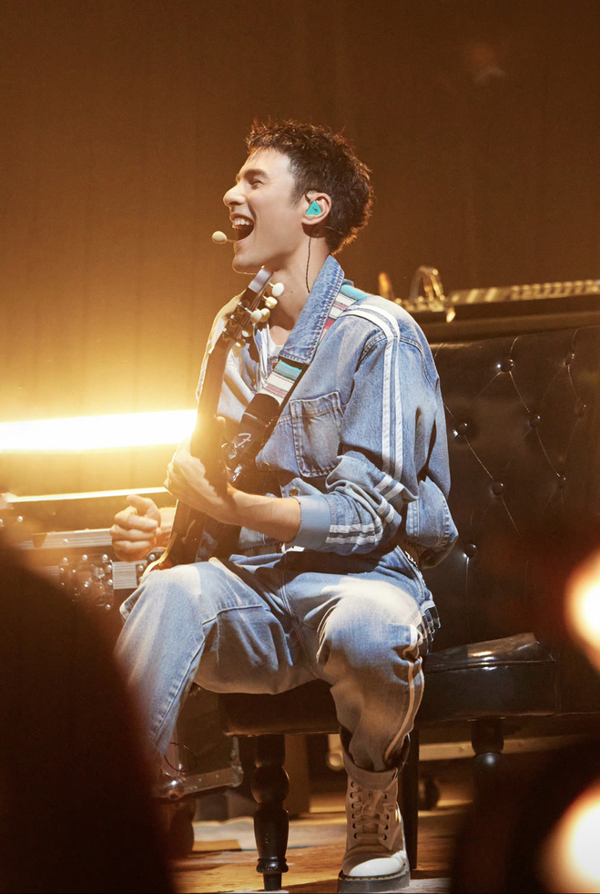 鳳小岳「披荊斬棘4」二公舞台演出 (照片提供:芒果TV《披荊斬棘》)