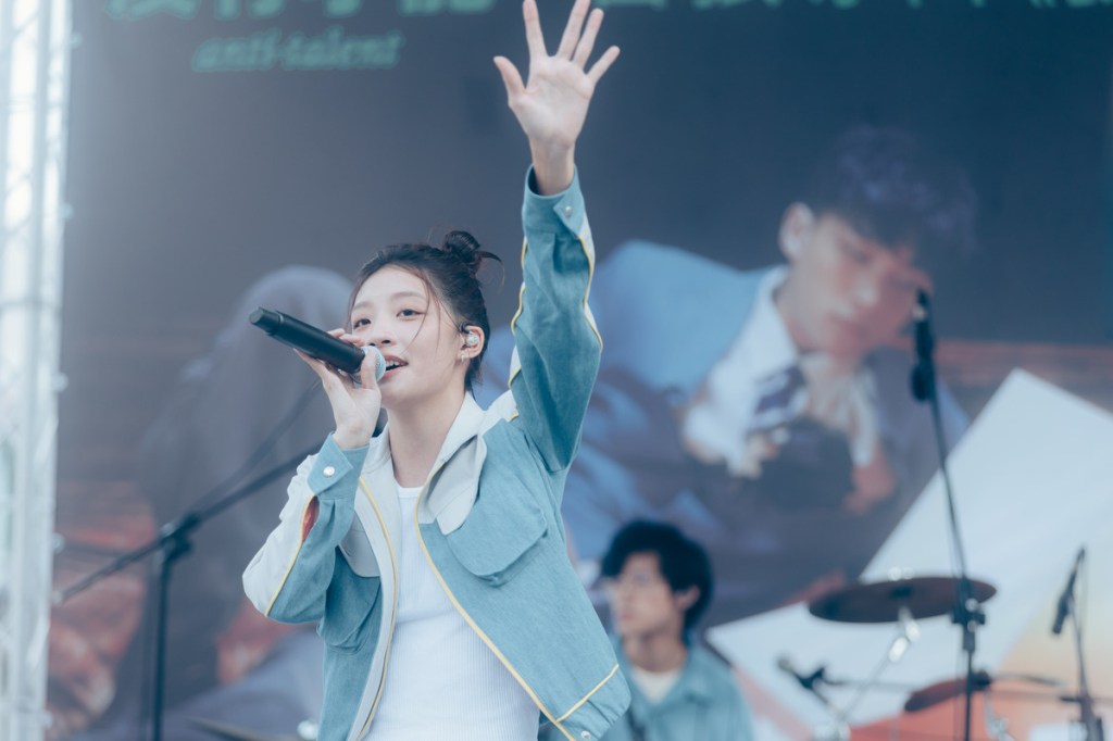 若欣父母特地到現場支持 更買專輯分送親友