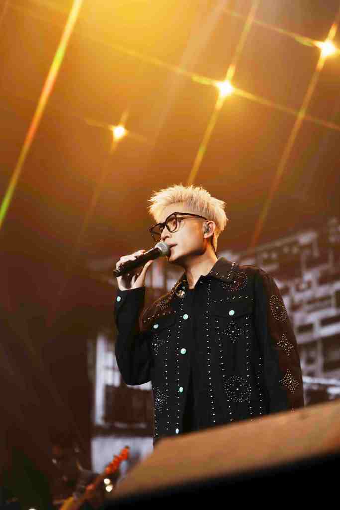 菲道爾《阿拉斯加海灣》在網路上有各種版本翻唱總點閱率更是高達7億