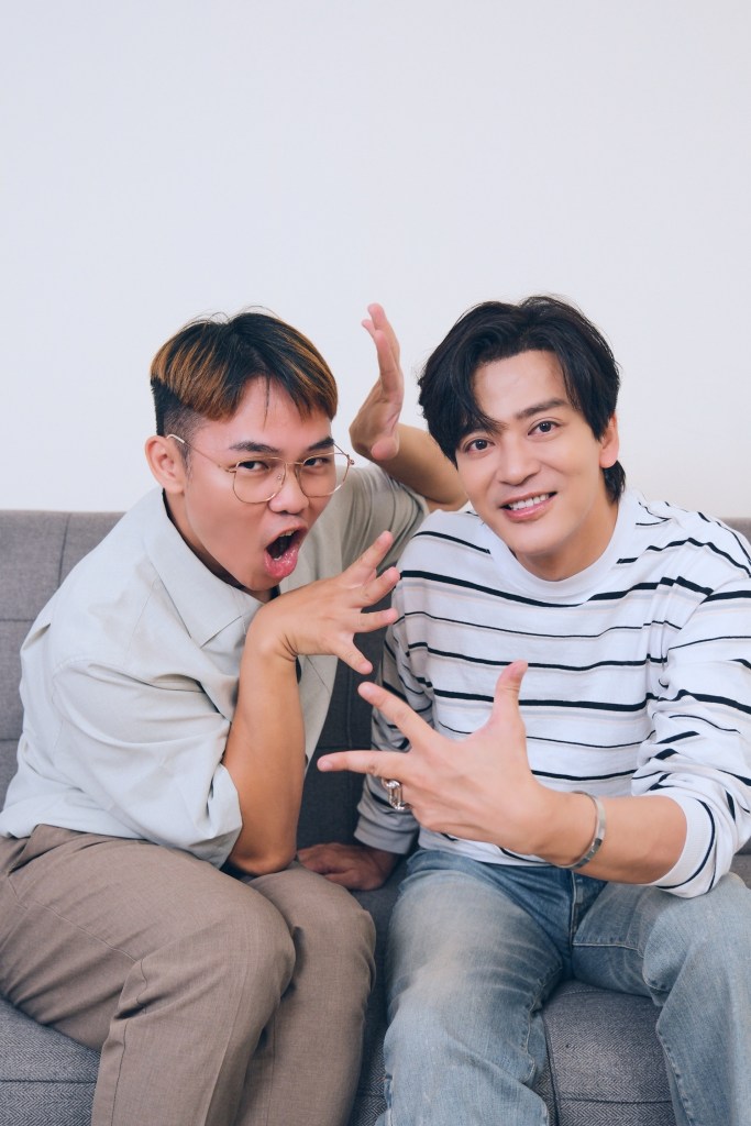 那那直誇陳曉東本人就像是灑了一道光,出道30年依舊保持在頂標狀態