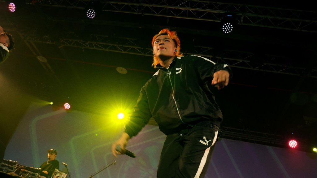 阿跨面在專場演出中大跳霹靂舞