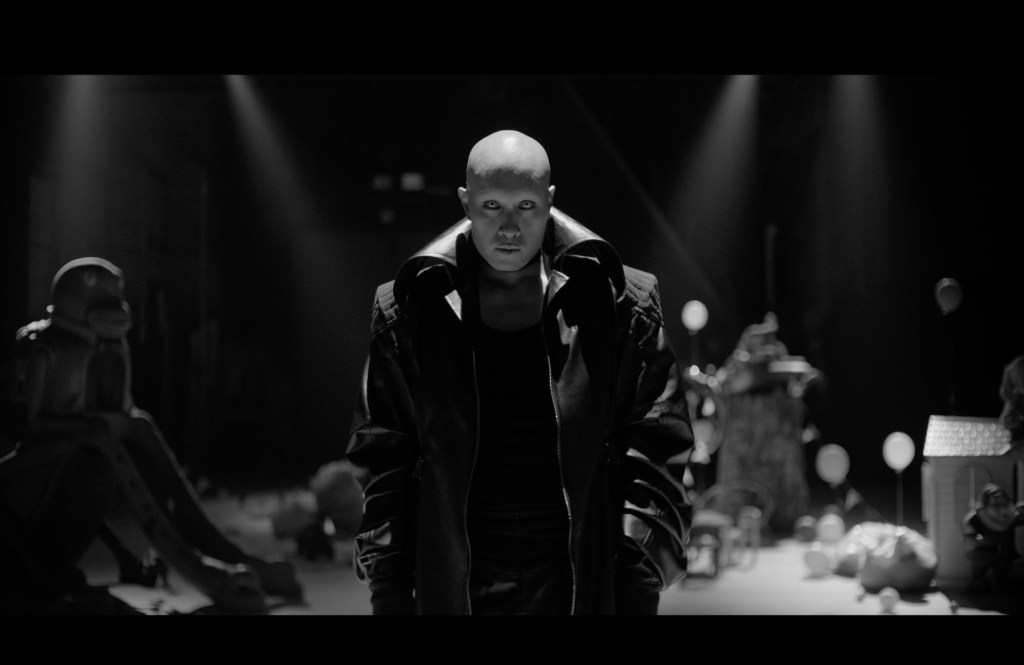 〈Ghost Swing〉MV YELLOW黃宣 (照片提供:否極泰來音樂)