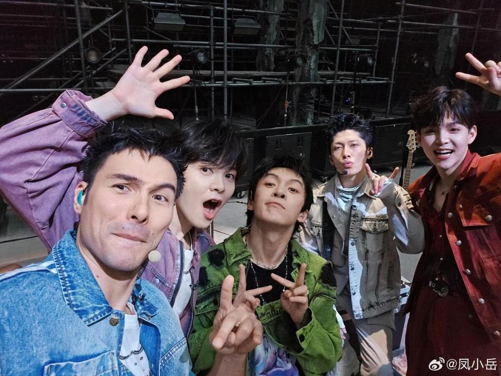 【UMG】鳳小岳「披荊斬棘4」二公舞台 與尤長靖、MIYAVI、黃瀟與朱星杰 樂團結合唱跳改編蕭亞軒〈表白〉&nbsp;令全場為之驚艷