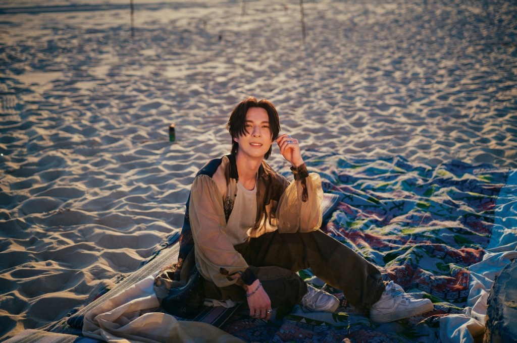 【Sony】陳勢安推出全新單曲〈家具〉 MV遠赴埃及取景 在撒哈拉沙漠中露營地拍攝 以一鏡到底搶拍沙漠中美麗的日出曙光