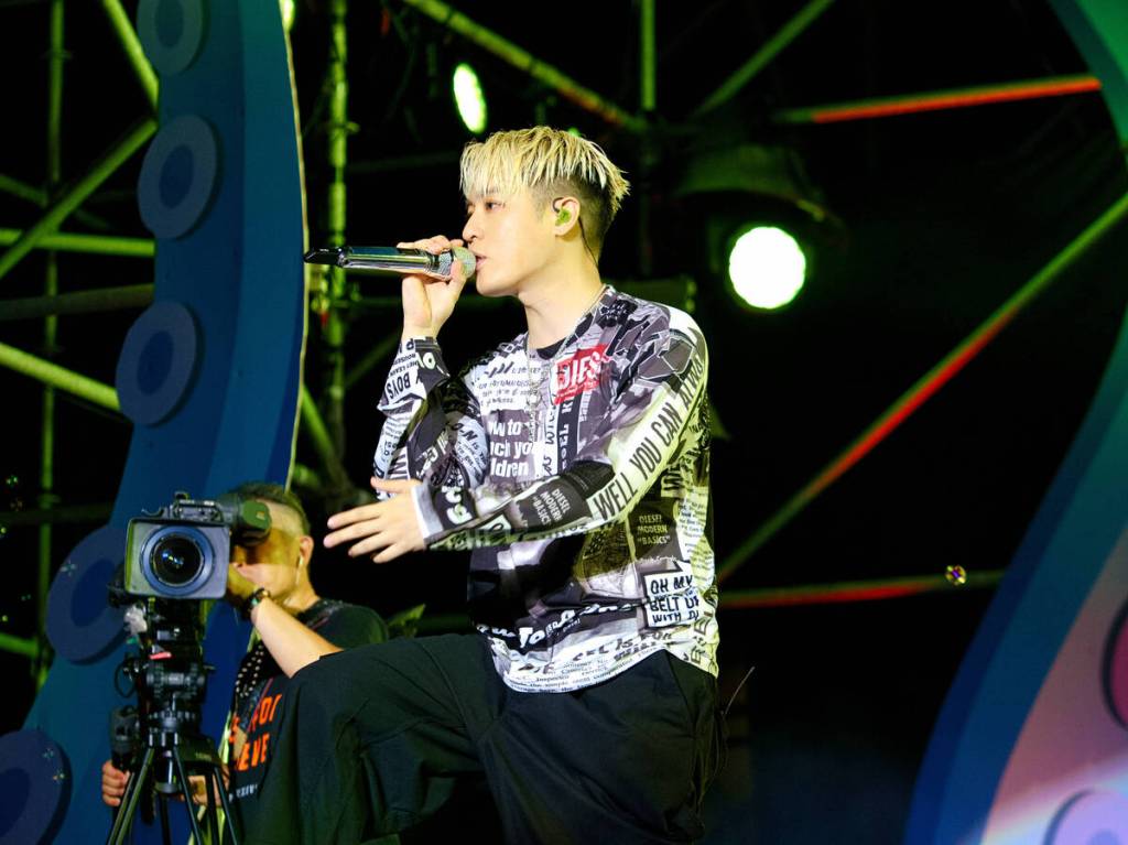 【NEWS】2024澎湖追風音樂燈光節壓軸夜 周湯豪飆唱新歌〈你說的都對〉 韋禮安獻唱多首K歌&nbsp;Ozone首唱〈一起看月彎彎〉