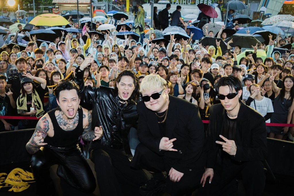 TRASH感謝在大雨中前來的歌迷