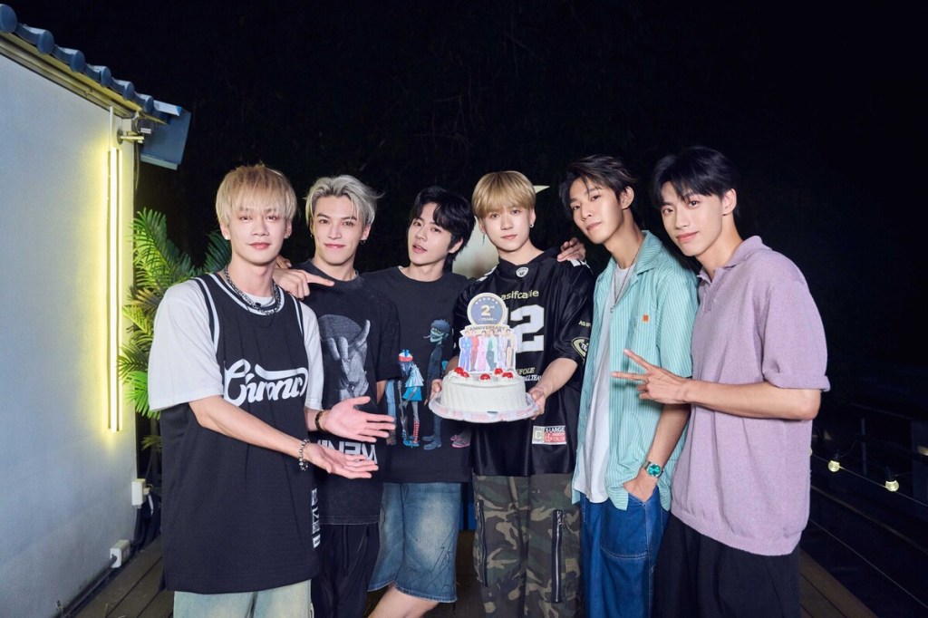 【Sony】Ozone成團兩週年正式數位發行首張專輯《New Moon》 全新主打歌〈一起看月彎彎〉挑戰古風 並邀崔容俊操刀編舞