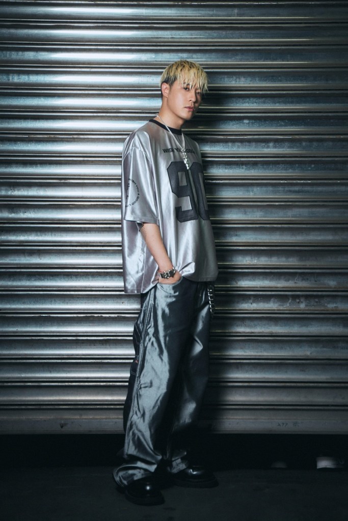 周湯豪驚喜現身信義區酒吧快閃演出 (照片提供:環球音樂)