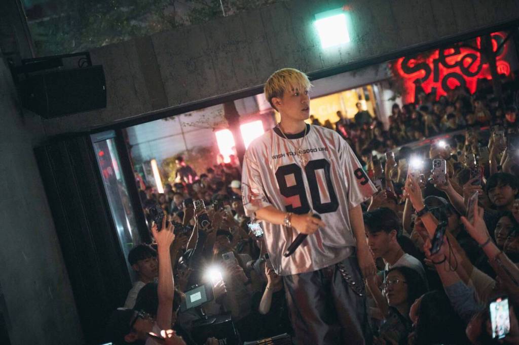 【UMG】周湯豪驚喜現身信義區夜店快閃演出 現場如封街演唱會 REALIVE(R2)特仕版11/24小巨蛋加場 門票9/22中午12點開賣