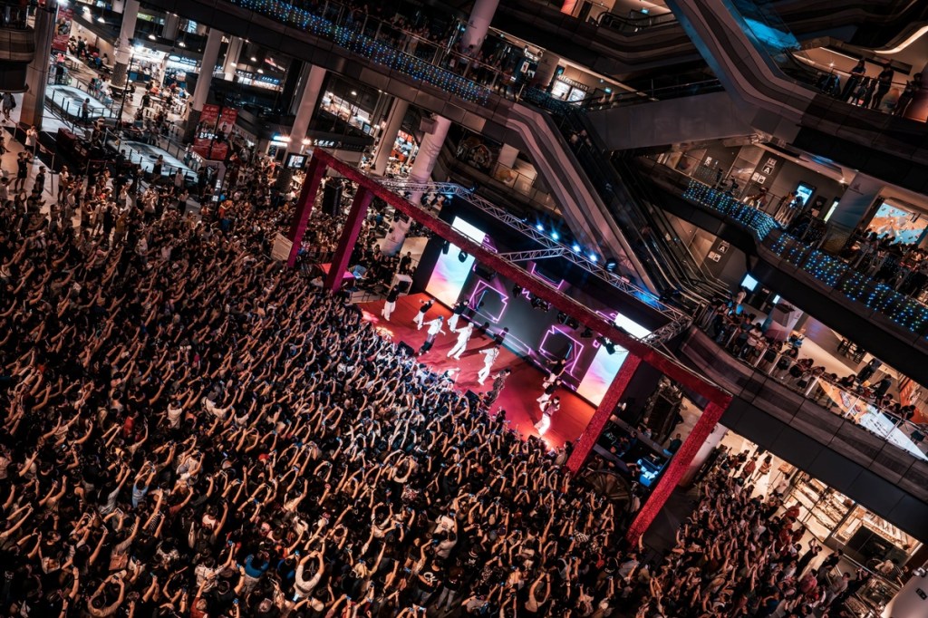 Energy新加坡簽票會9000粉絲擠爆會場