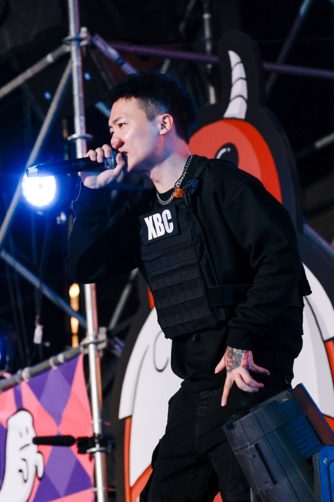 蕭秉治化身帥氣警探登萬聖城