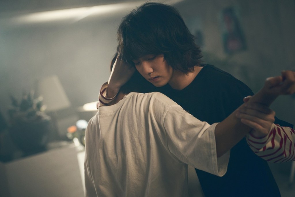 【EMI】持修第三張專輯首發單曲〈你的眼睛〉 帶來浪漫而富有感染力的氛圍 引領聽眾深入探討自我懷疑與成長的過程