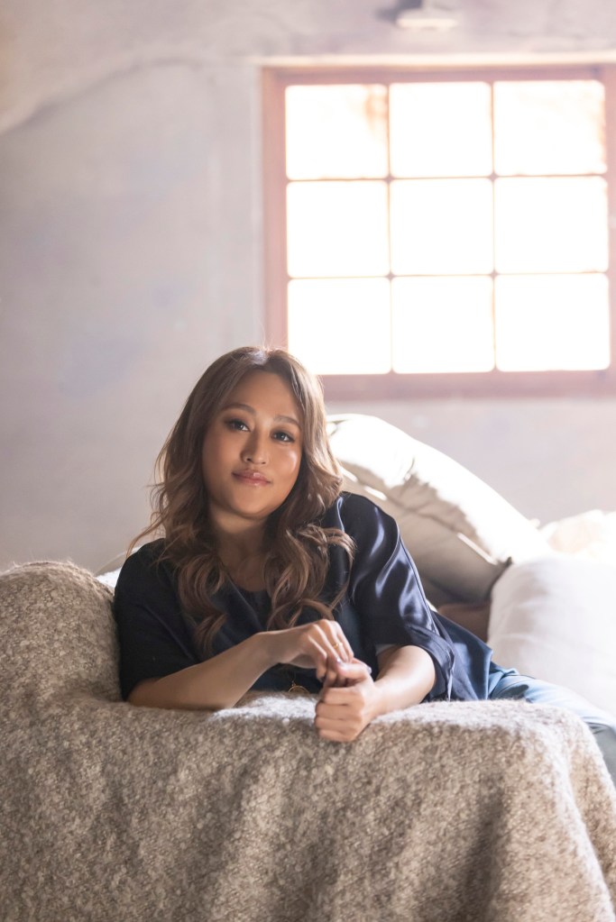 「靈魂歌姬」家家獻全新情歌〈身體會記得〉直擊心靈深處。（相信音樂提供）