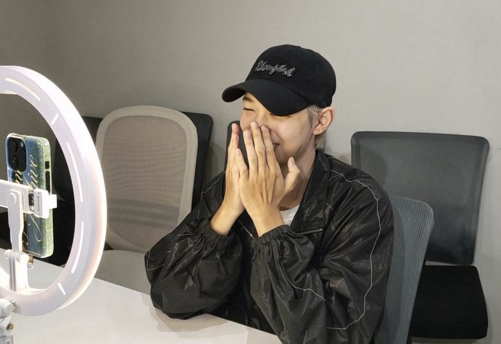 Alex被男粉撩到好害羞