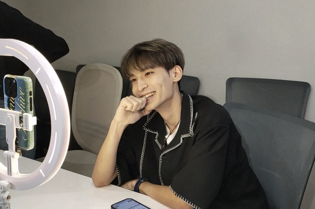 李雨哲事前準備好土味情話跟粉絲互撩