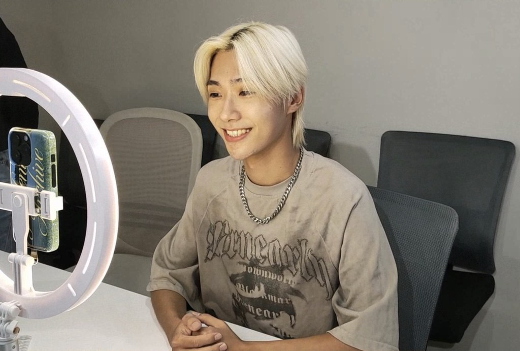 黃崇俊與金髮粉絲驚喜相認