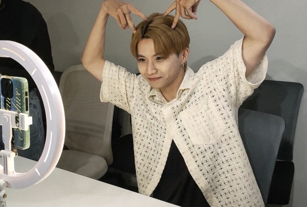 Howie可愛三連拍