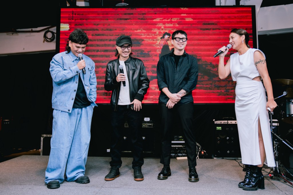 專輯製作人曾仁義(左二)與洪子龍(左三)特別上台分享專輯製作理念,最右為主持人高蕾雅_