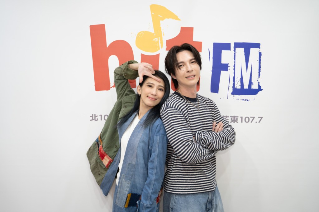 戴佩妮宣傳最新單曲〈雙生火焰〉 電台首訪獻給Hit FM&nbsp;陳勢安突襲節目相見歡