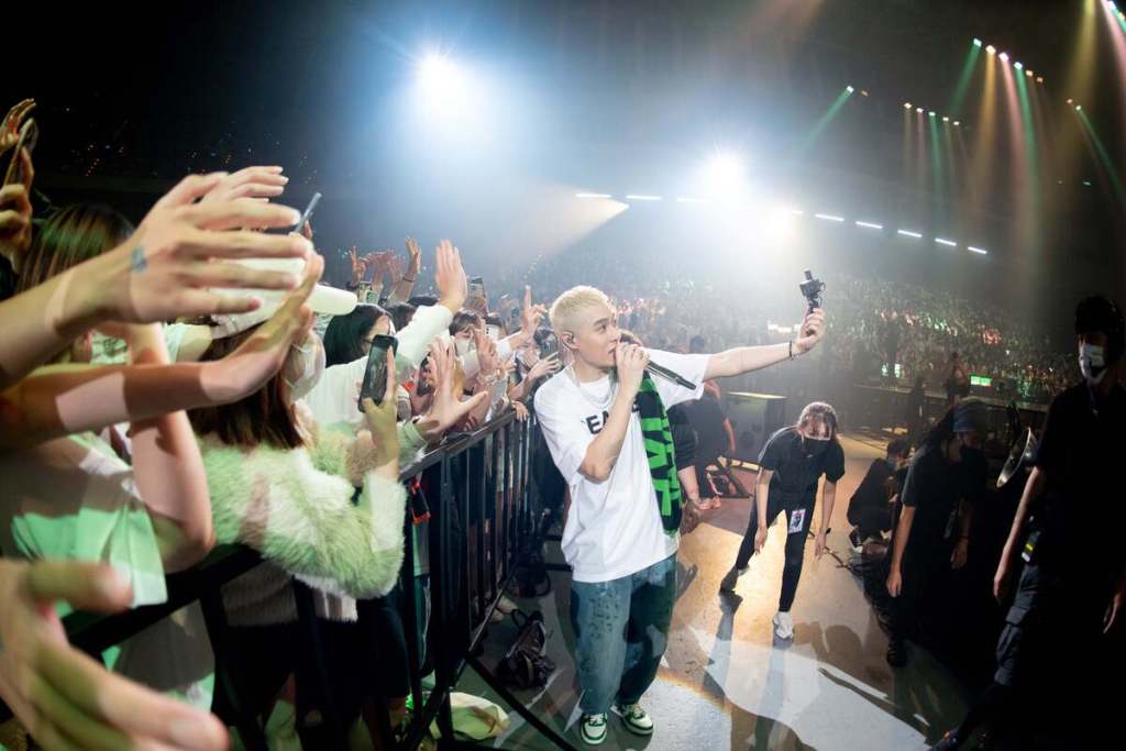 周湯豪全面備戰REALIVE (R2)特仕版小巨蛋演唱會 赴東京為接下來的表演治裝