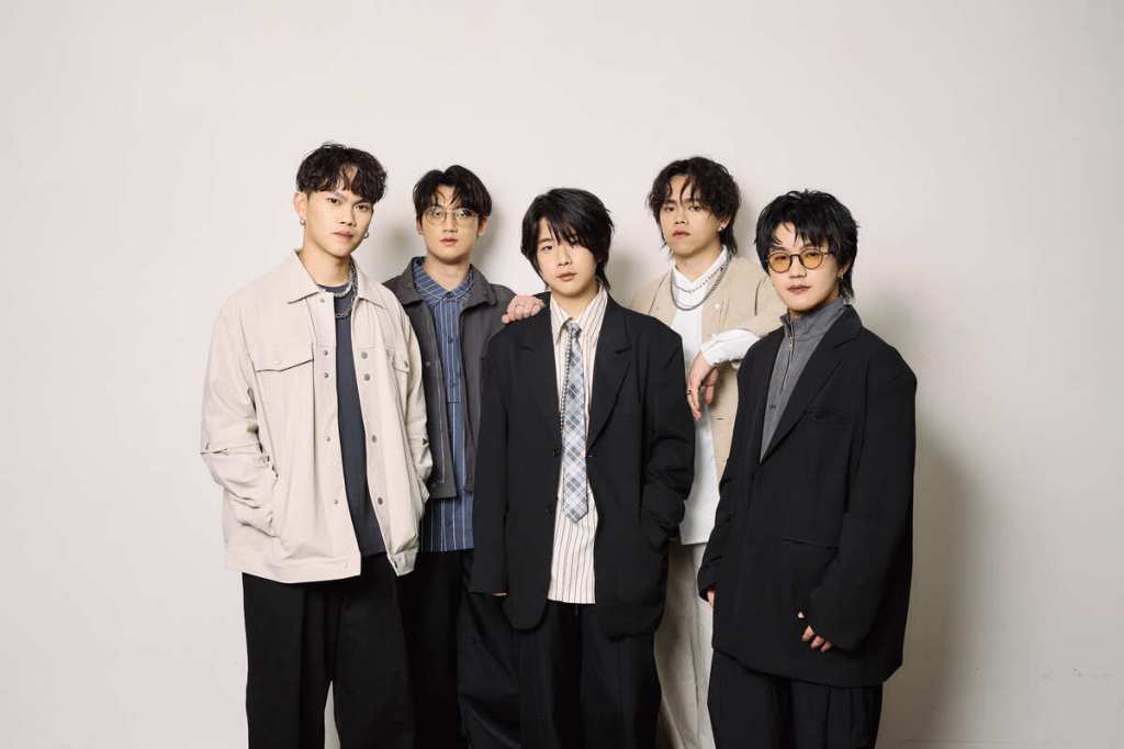 由左至右：鼓手小布、吉他手嘉恩、主唱浩澤、貝斯手廷曜、吉他手方文（圖片提供：Who Cares 胡凱兒）