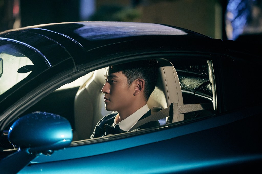 周興哲〈巴黎的夜晚走走〉MV