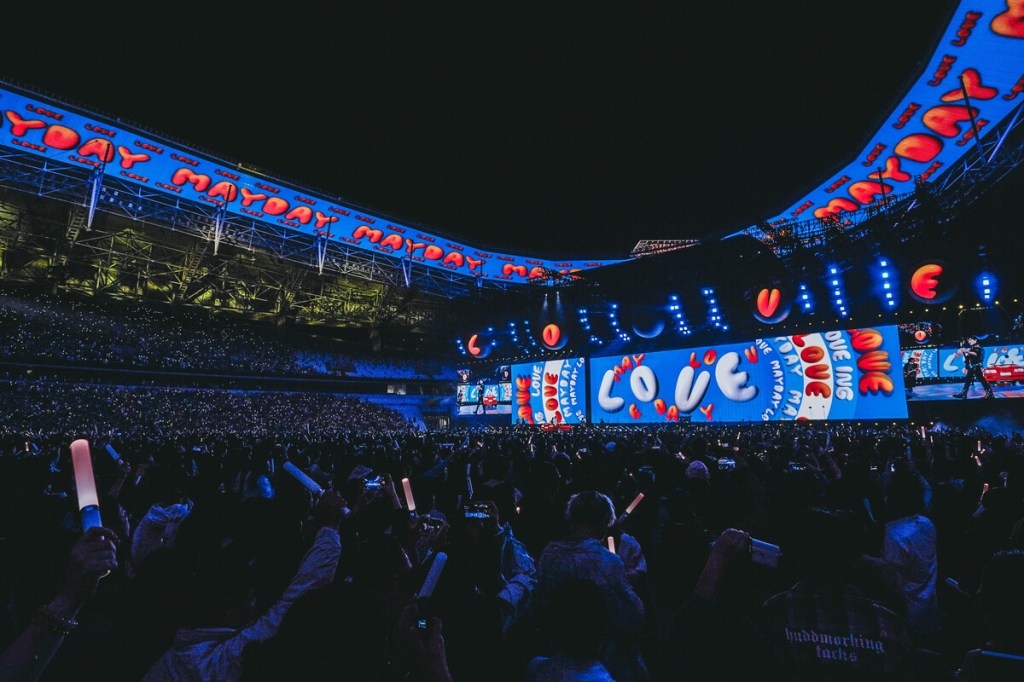 任意門通向了音樂,絢爛天幕串起回憶,和五月天上海狂歡11場