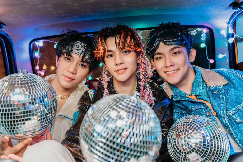 AcQUA源少年R.Y.G. 推出復古舞曲〈Disco Night〉 邀紀佳松擔綱製作&nbsp;打造16蹲的TPD編排舞蹈