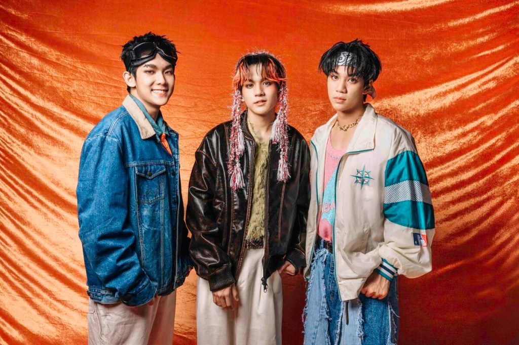 〈Disco Night〉這首復古歌曲將吹起經典懷舊風，吸引不同世代的聽眾點聽，引起跨世代熱烈迴響傳唱。照片由左起：林毓家、盧佾暘、李秉諭（照片提供：種子音樂）