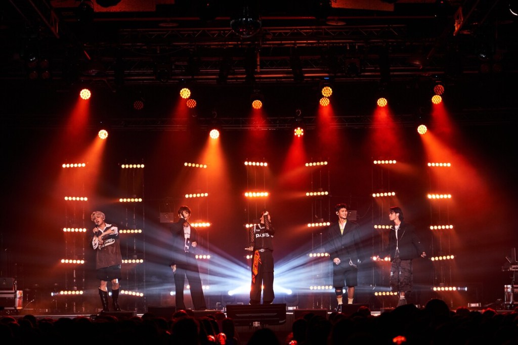 【FEniX“同頻" Sync Up_ 2024 FAN CONCERT】於昨(11/17)晚登場