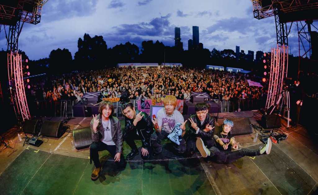 八三夭墨爾本音樂節演出左起霸天、小橘、阿璞、劉逼、阿電