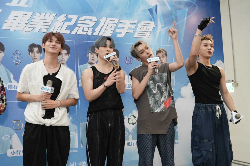 克卜勒出席Dolfan舉辦《原子少年2 畢業紀念握手》