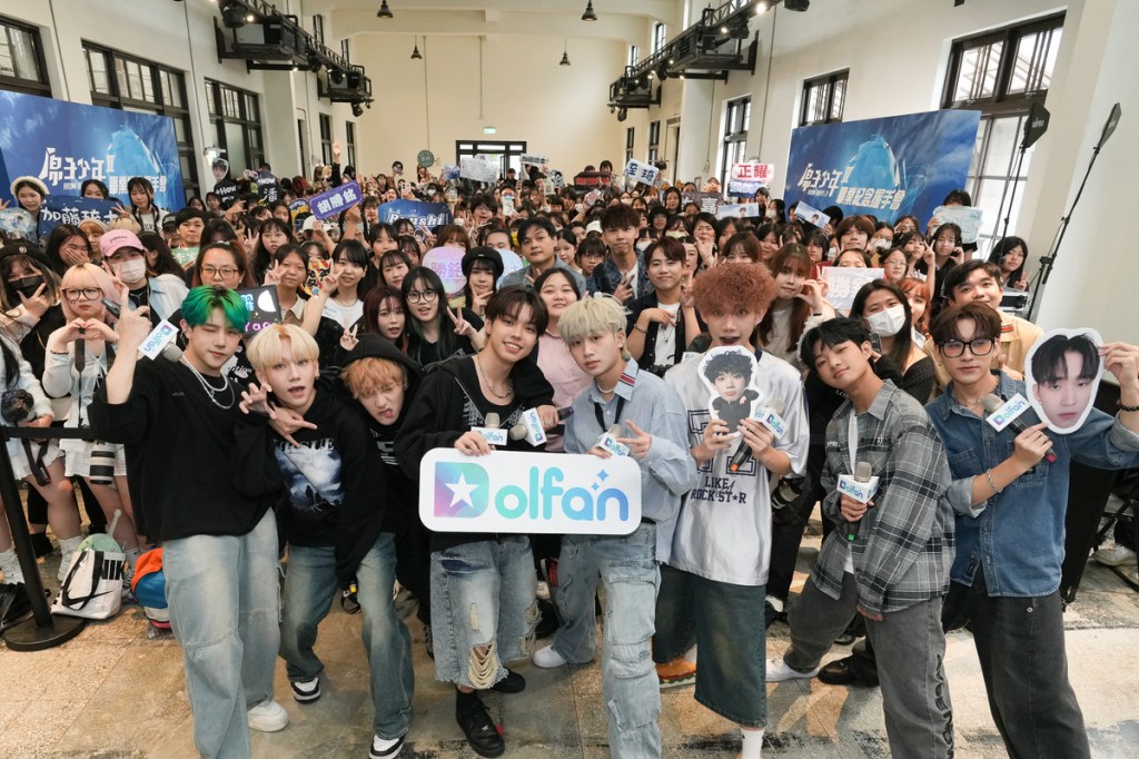 「原子少年2」六團出席畢業紀念握手會 湧進近千名粉絲 12/28、12/29在TICC舉辦畢業演唱會