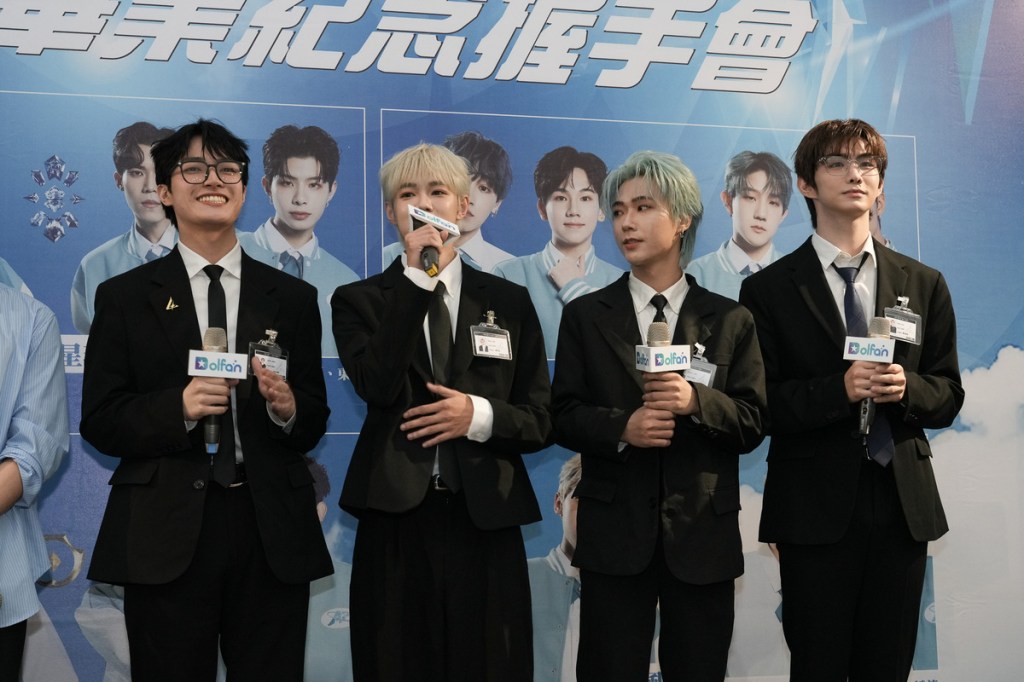 晨之星驚喜全體以西裝造型出席握手會