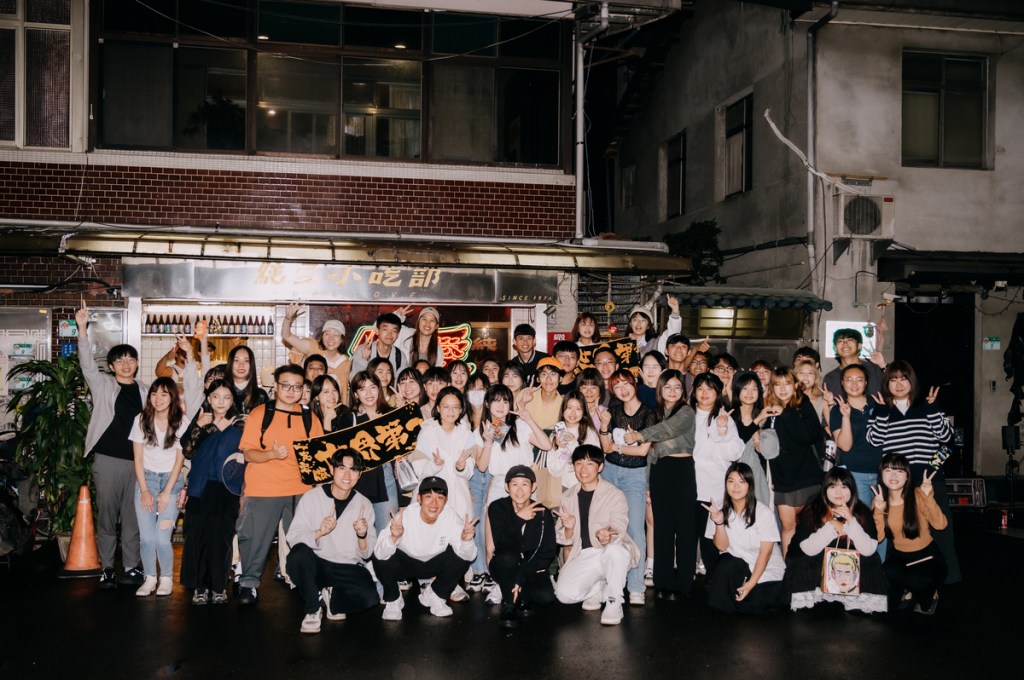 芒果醬快閃純愛小吃部與場內場外粉絲大合影