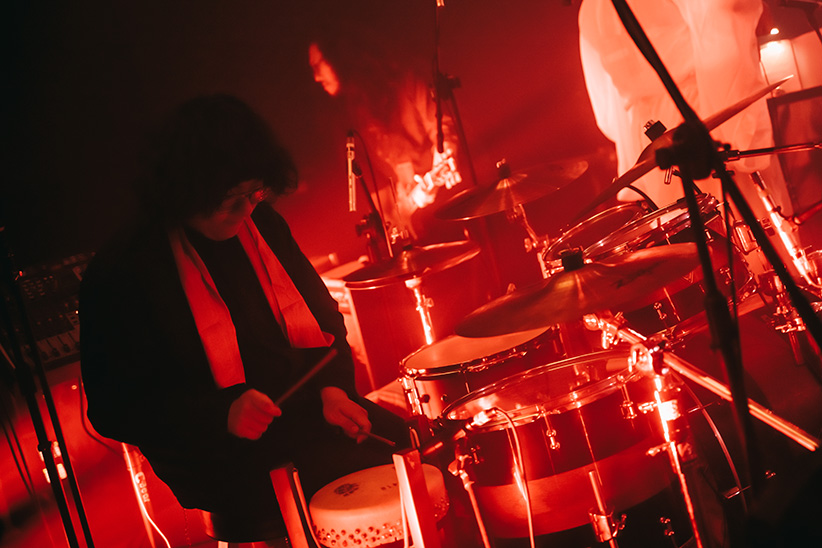 爵士鼓加入北鼓、通鼓與鑼鈔組,增加許多台灣人耳熟能詳的聲音想像。 (圖/裝咖人 提供)