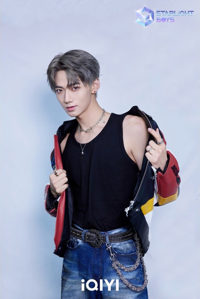 翟浚安在愛奇藝國際站自製選秀節目《星光閃耀的少年》中的初舞台表現亮眼,受到導師青睞獲得全星等級