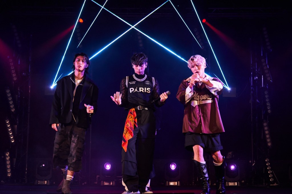 FEniX感謝粉絲一路支持(左:MAX、家齊、承隆)